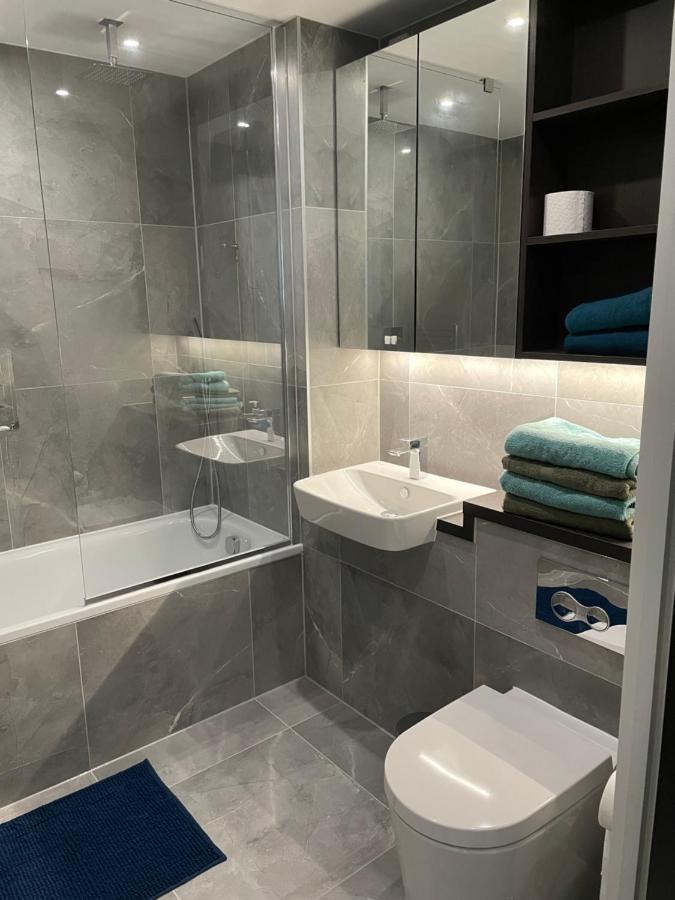 Appartamento One West Point , Icon Tower Londra