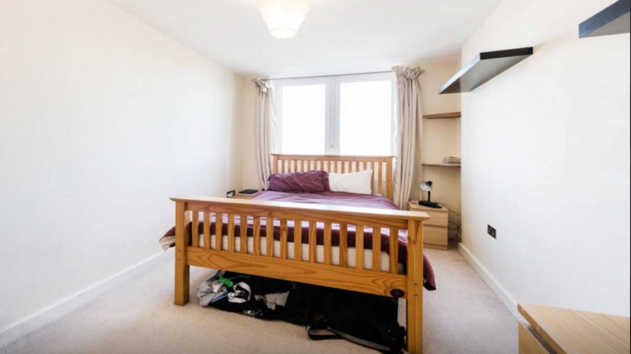 Brixton/clapham 2 Bed Flat, Large Balcony, Parking London