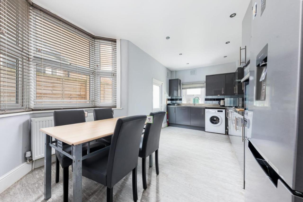 Cozy 4 Bedroom In Hackney, Londra