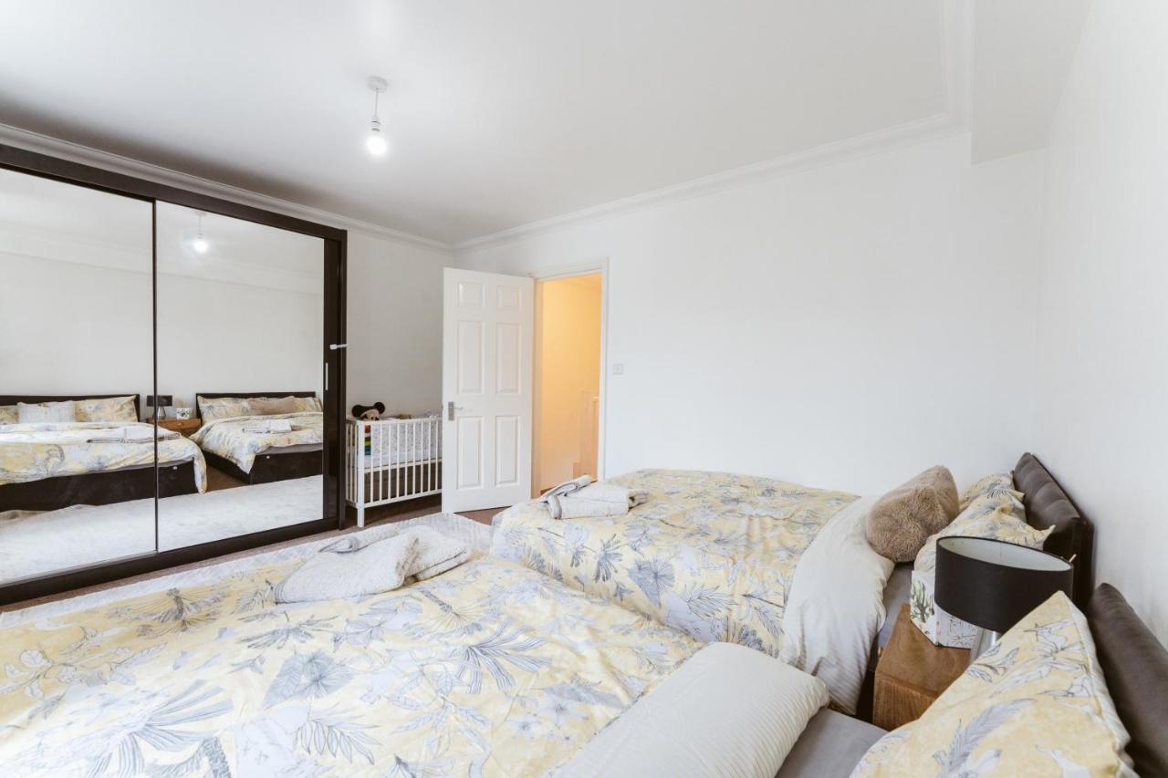 Hipster 5 Double Beds , 2 Big Bedrooms In Hackney Londra