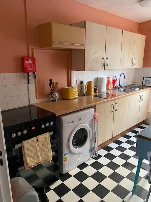 Appartamento 2 Bedroom Flat On Tottenham High Rd. Londra