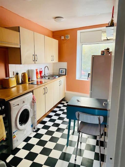 2 Bedroom Flat On Tottenham High Rd. Londra