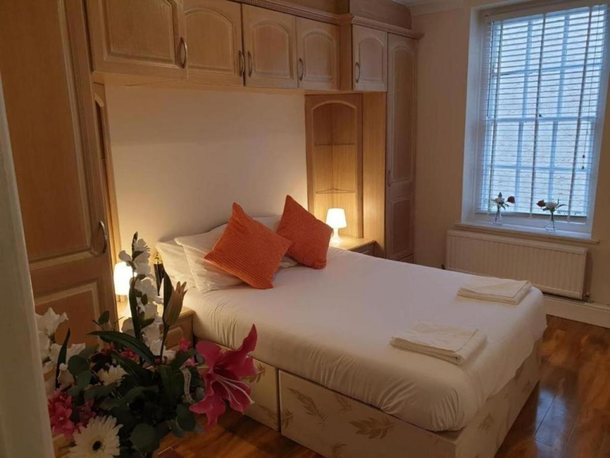 Beautiful 2 Bedroom Flat In Frampton Street Londra