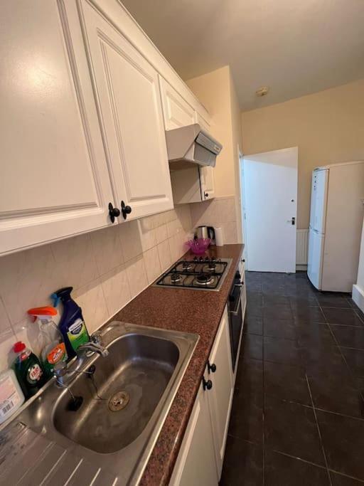 Appartamento 003- Lovely 1-bedroom Very Close To Londra