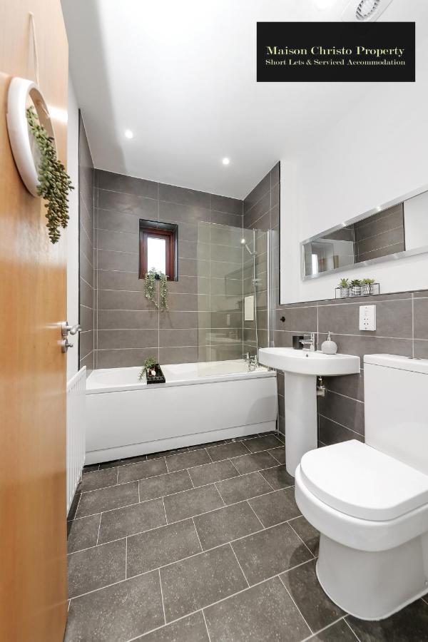 Eden: Cozy 2-bedroom By Maison Christo Apartment