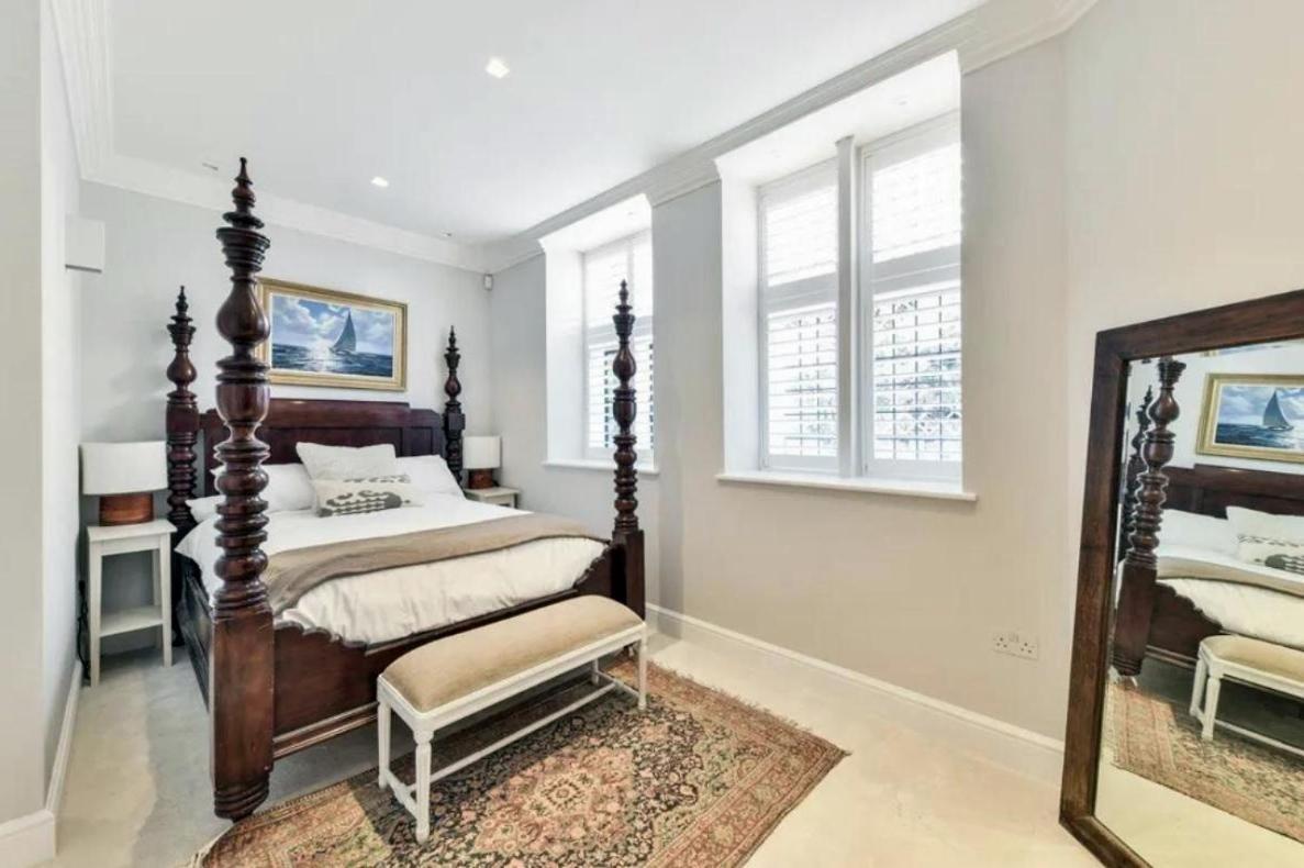 Very Bright Four Bedroom Flat Lägenhet London