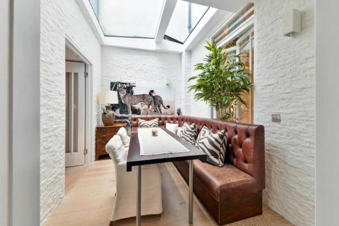 Very Bright Four Bedroom Flat Lägenhet