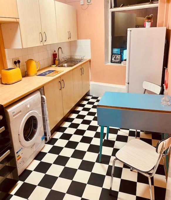 2 Bedroom Flat On Tottenham High Rd. Appartamento Londra
