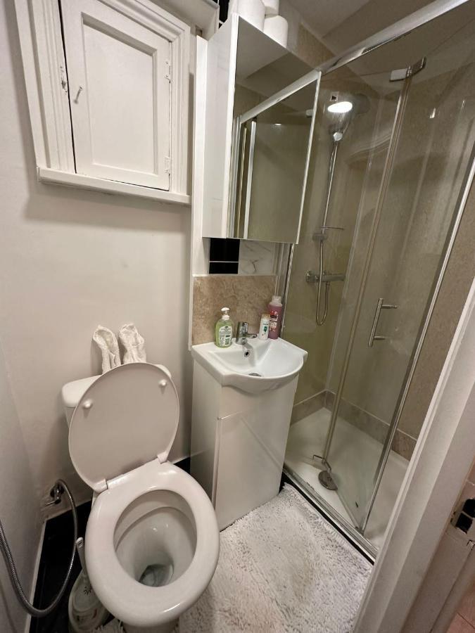Single 9 * London