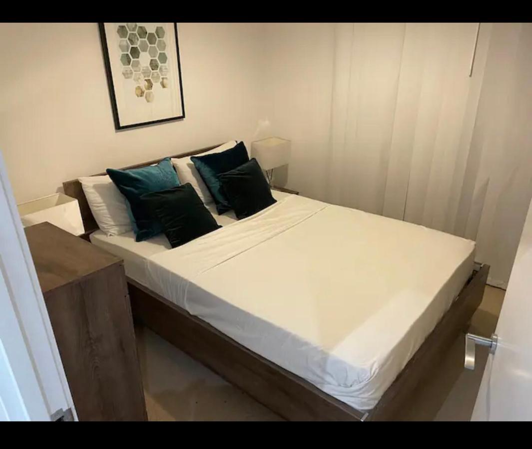 Luxurious 2 Bedroom In Canary Wharf Apartment