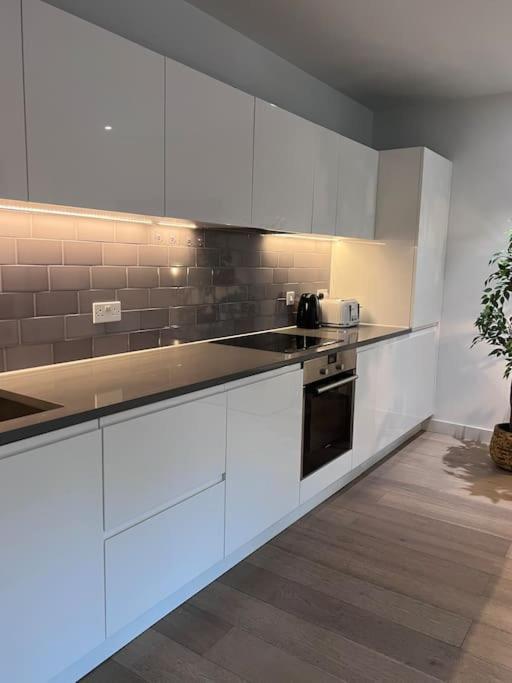 Lovely 2 Bed In Royal Wharf London