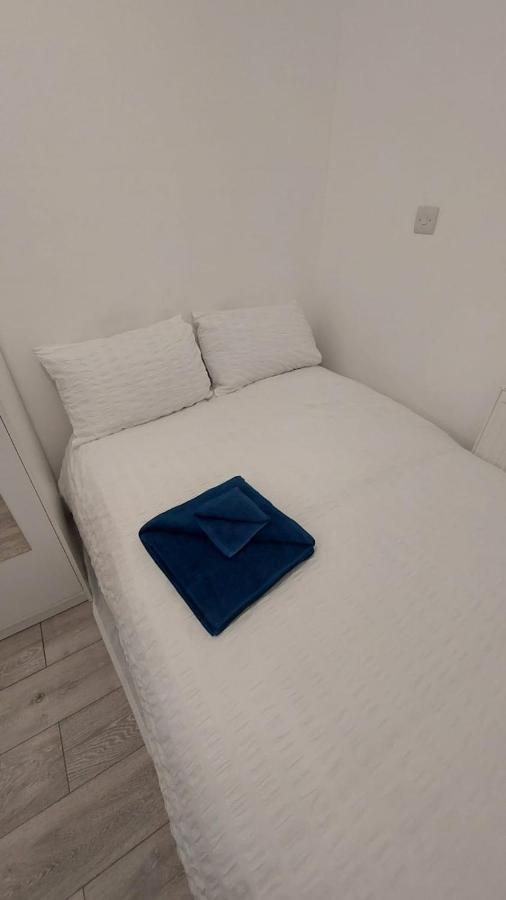 Double En-suite Available In 3 Bed Apt Maison d'hôtes