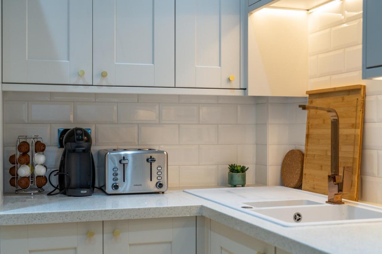 Ferienhaus Brand New Luxury House - Sleeps 8 London
