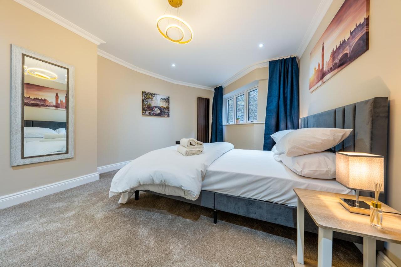 Ferienhaus Brand New Luxury House - Sleeps 8 London