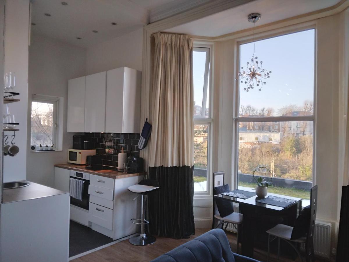 Spacious And Bright 1 Bed Primrose Hill Flat Lägenhet