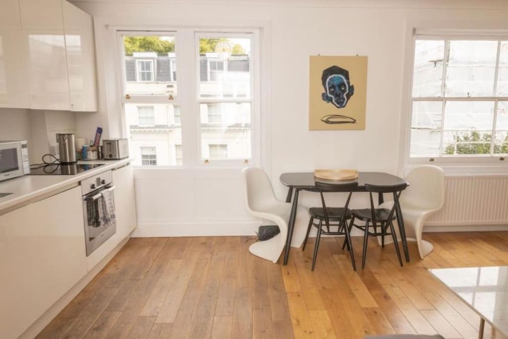 Cool, Quiet Notting Hill 2 Bed Lejlighed *