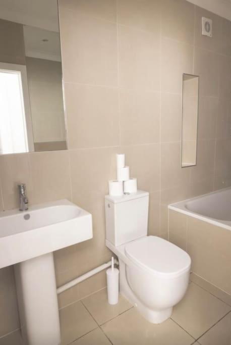 Cool, Quiet Notting Hill 2 Bed Lejlighed