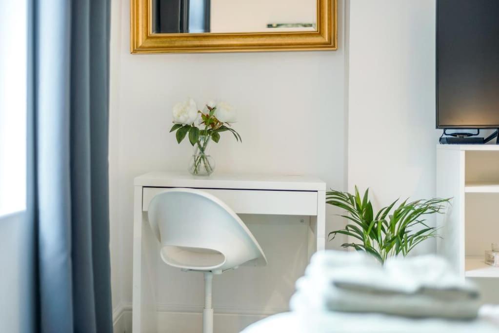 Apartment Spacious Flat In *