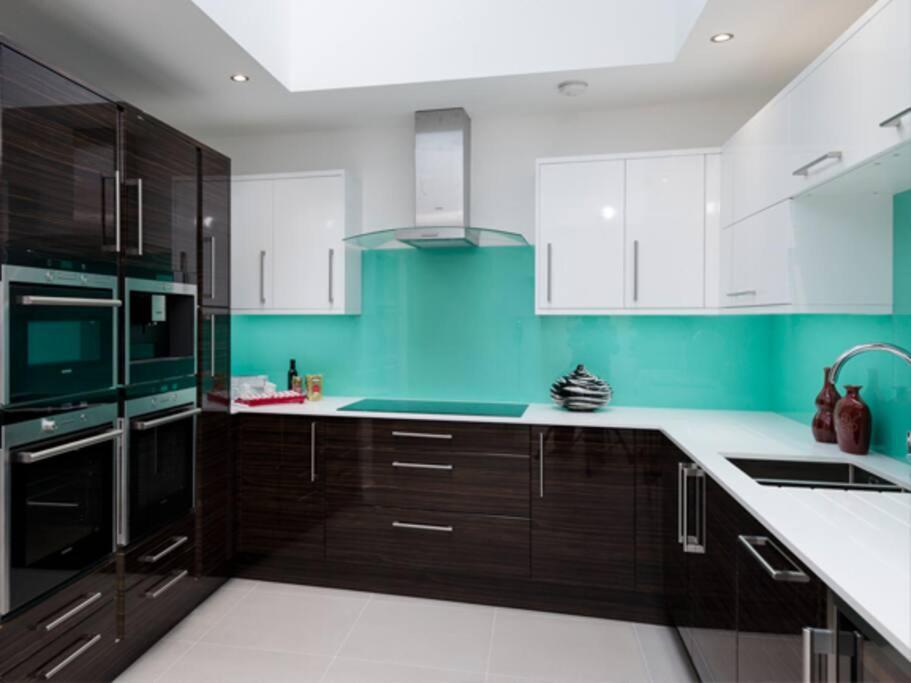 Luxury 4 Bed Leilighet