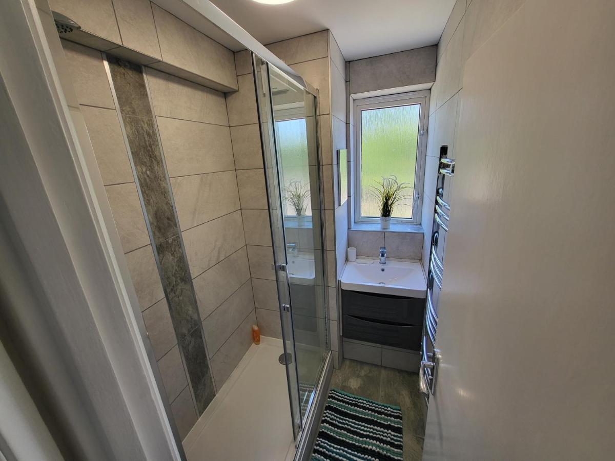 Modern 3 Bed Walking Distance To Wimbledon Tennis! Lägenhet