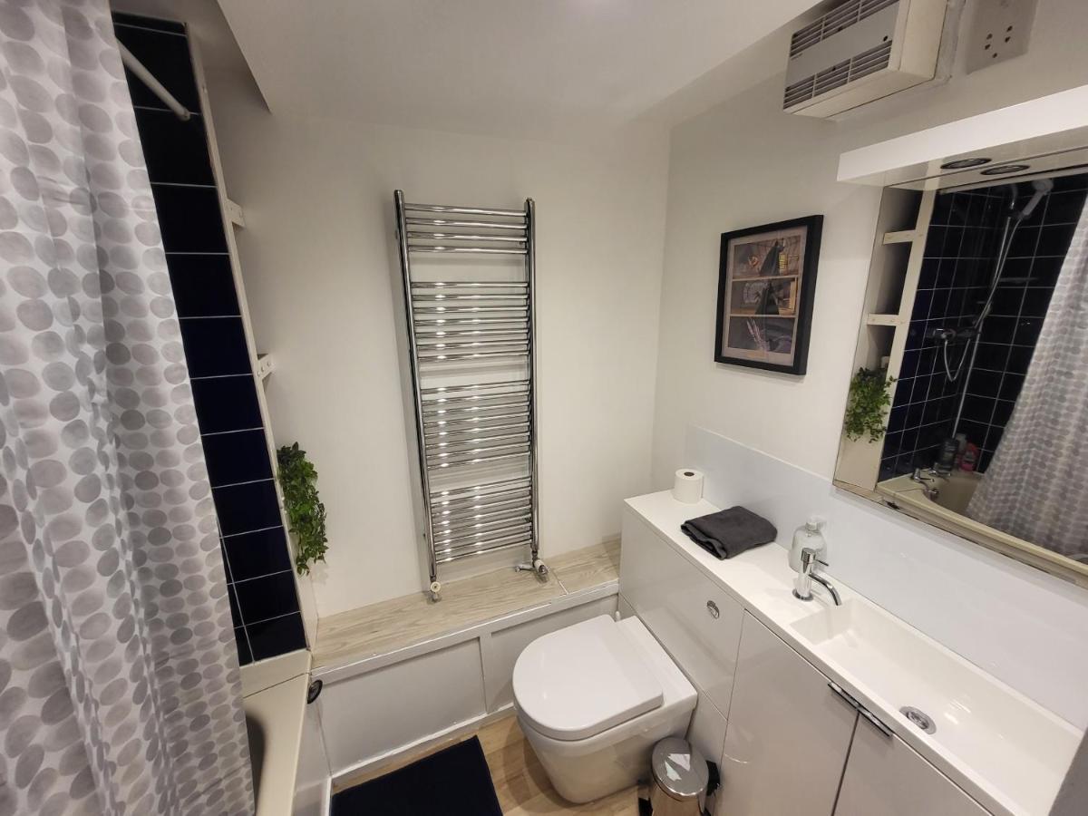 Cosy By Clapham South Underground! London