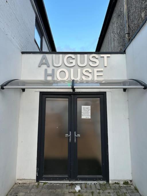 Stunning New 2 Bed Flat - 6 August House Apartment