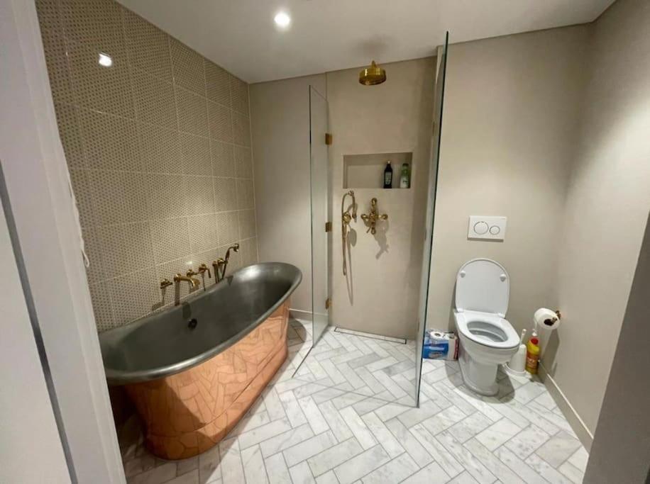 A Luxury 1 Bedroom With A Stunning View Lägenhet London