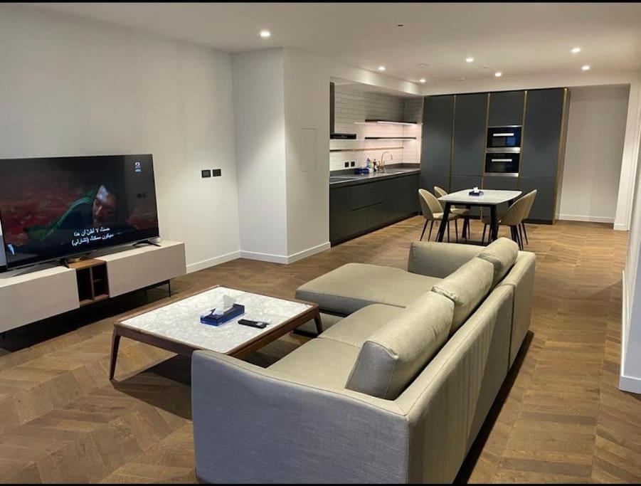 Lägenhet A Luxury 1 Bedroom With A Stunning View *