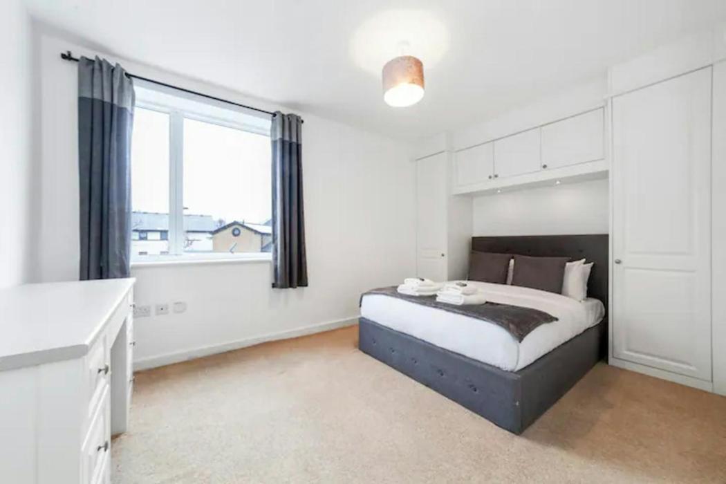 Appartement Stunning Double Bed Flat With Private Balcony & Free Parking