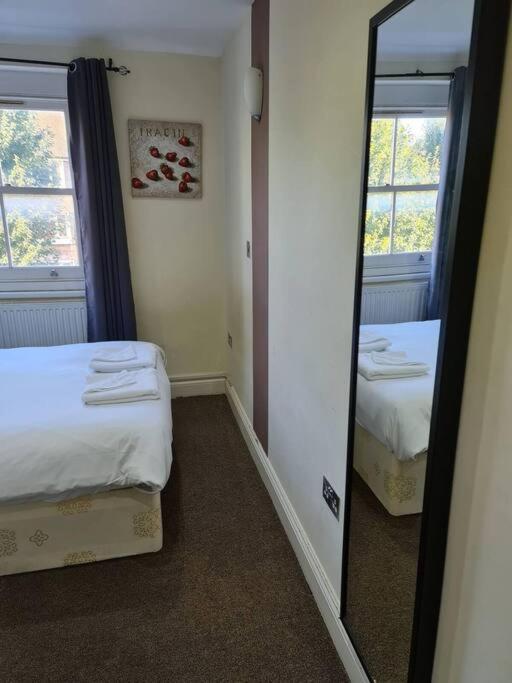 Lovely Bedroom Appartamento Londra