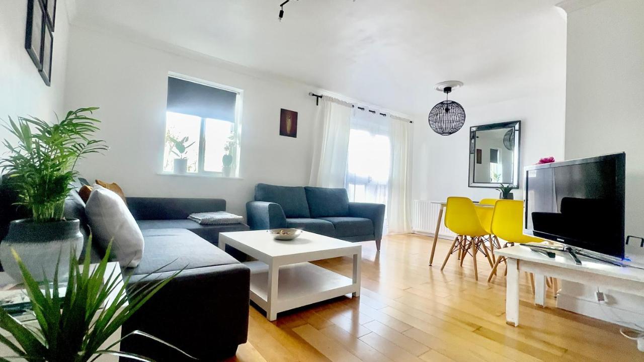 Amazing Location - Of London- 2 Bedroom Stunning Canal View House With Private Garden,parking & Balcony Appartamento