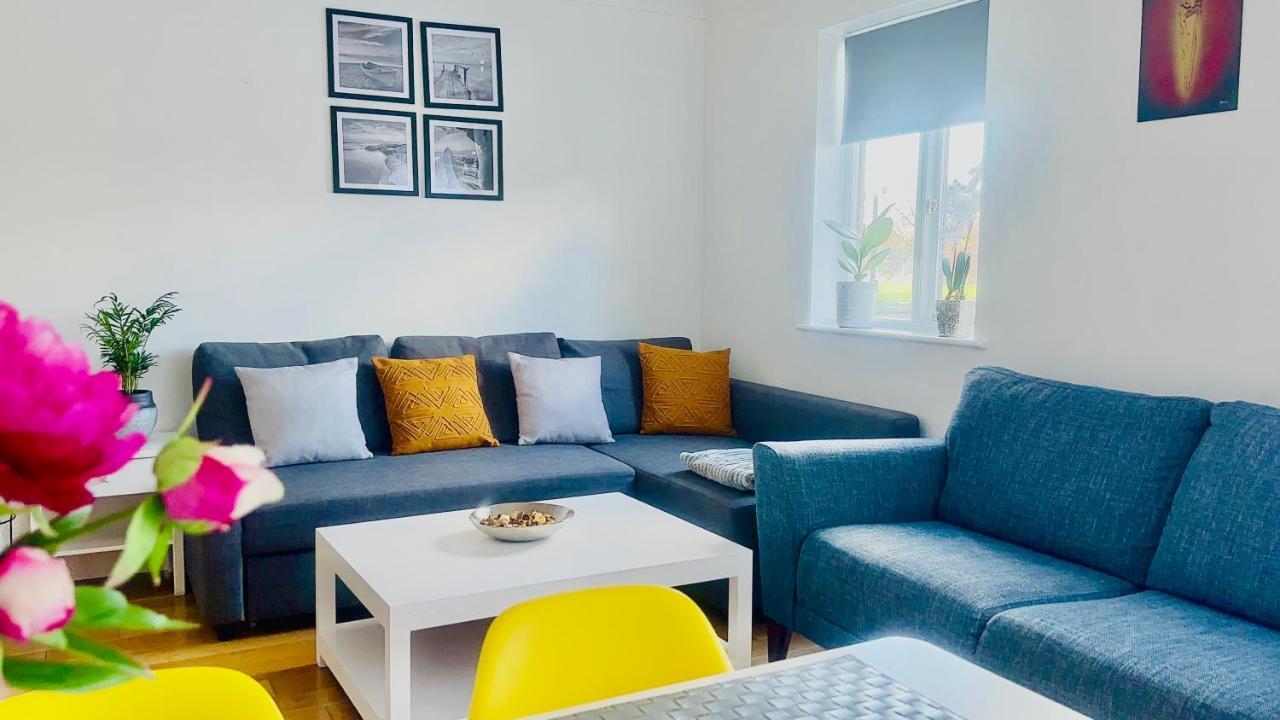 Amazing Location - Of London- 2 Bedroom Stunning Canal View House With Private Garden,parking & Balcony Appartamento Londra