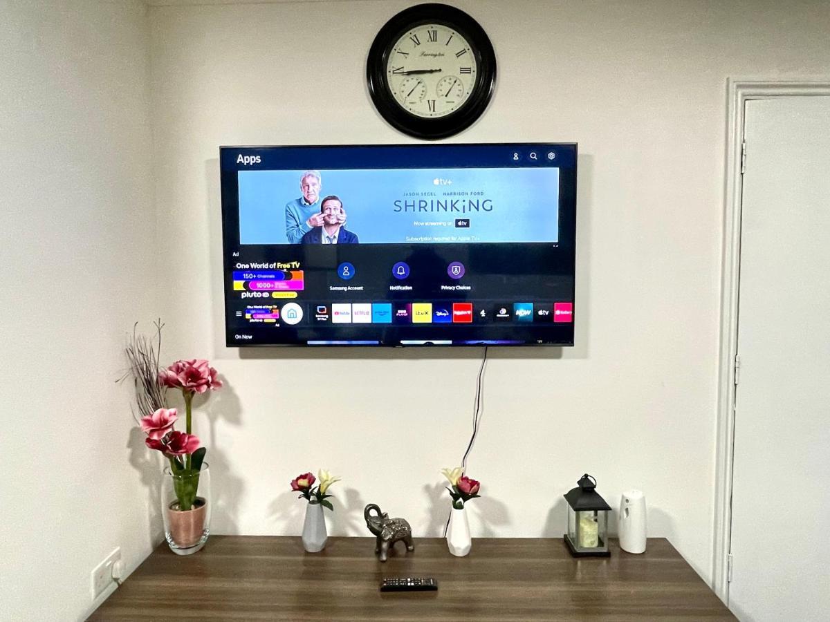 Vakantiehuis 4 Bedrooms House, 3 Bathrooms , Separate Reception, Full Kitchen, Garden, Parking Londen