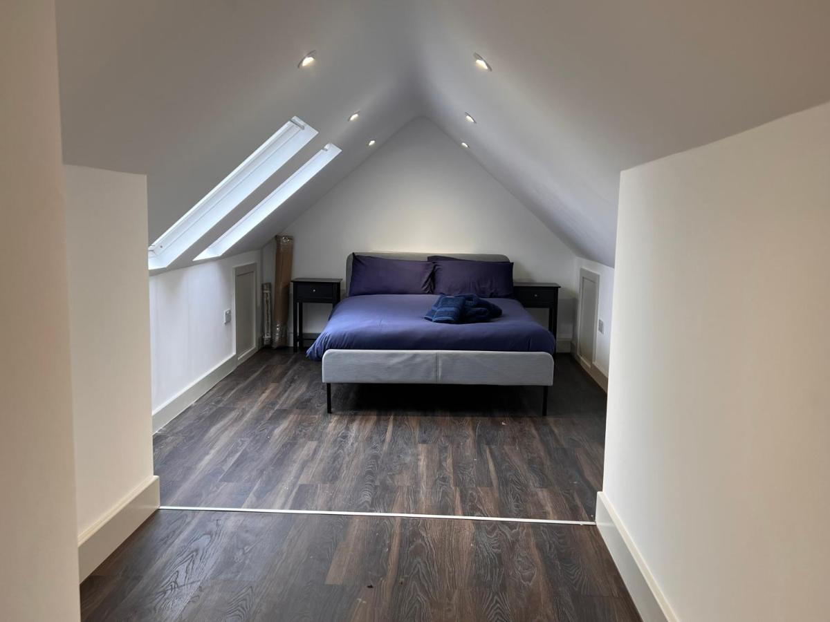 Star Finchley Road 3-bed Abode Lägenhet *