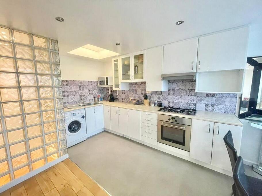 Newly Renovated 2 Bedroom