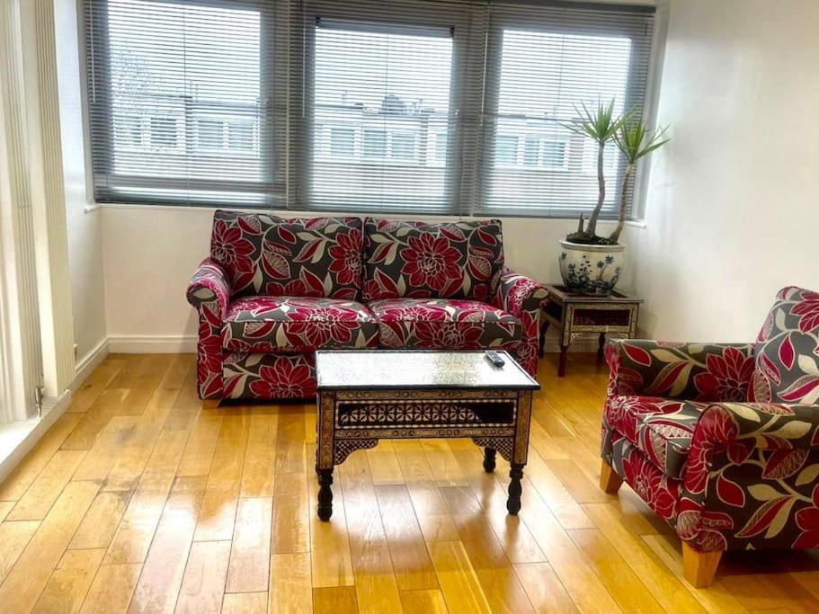 Newly Renovated 2 Bedroom Lägenhet London