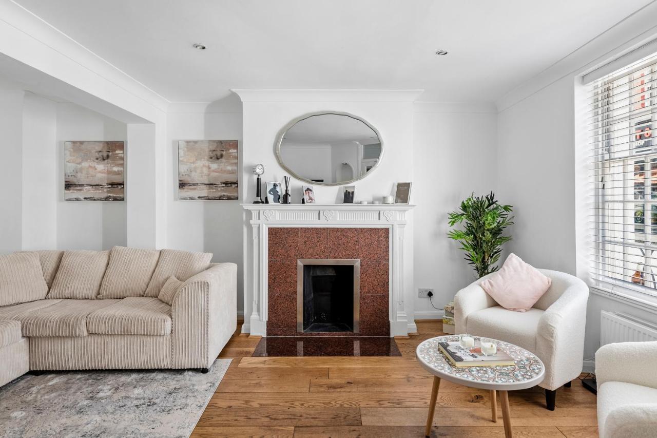 Kensington Two Floor Mews House Holiday home London
