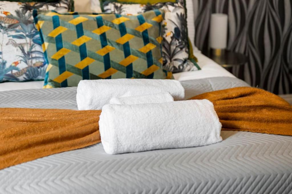 Leilighet Cozy Nook: Stylish Studio, Walk To Park & Shop