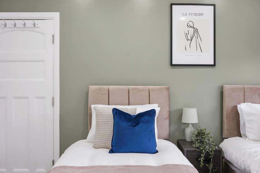 4 Bedroom House Free Off Street Parking Walking Distance To Kensal Rise Station Holiday home London