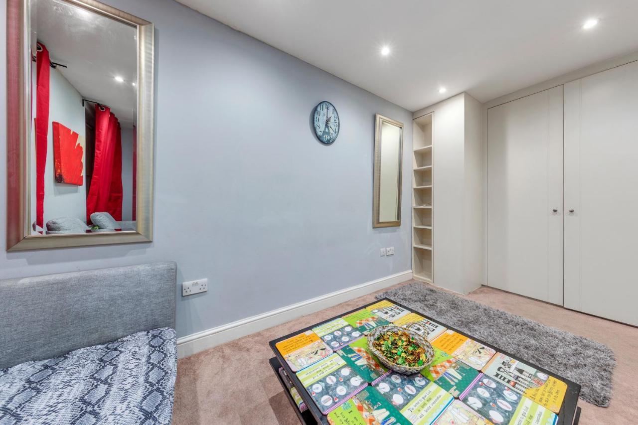 Elegant And Chic 2-bedroom Basement In Paddington Lägenhet London