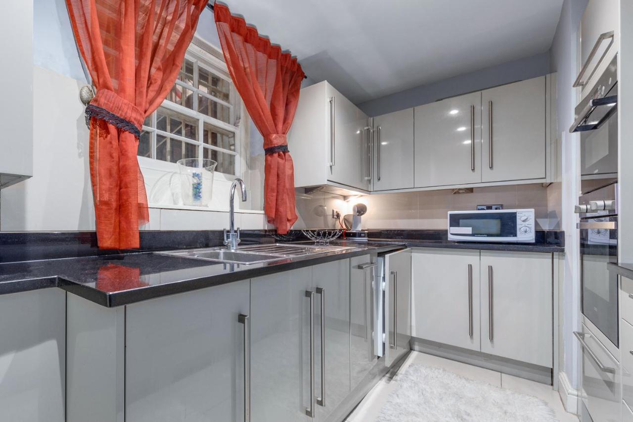 Elegant And Chic 2-bedroom Basement In Paddington Lägenhet London