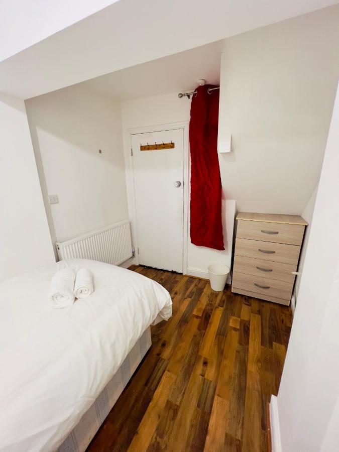Upton Park Bedrooms 25 Min To *