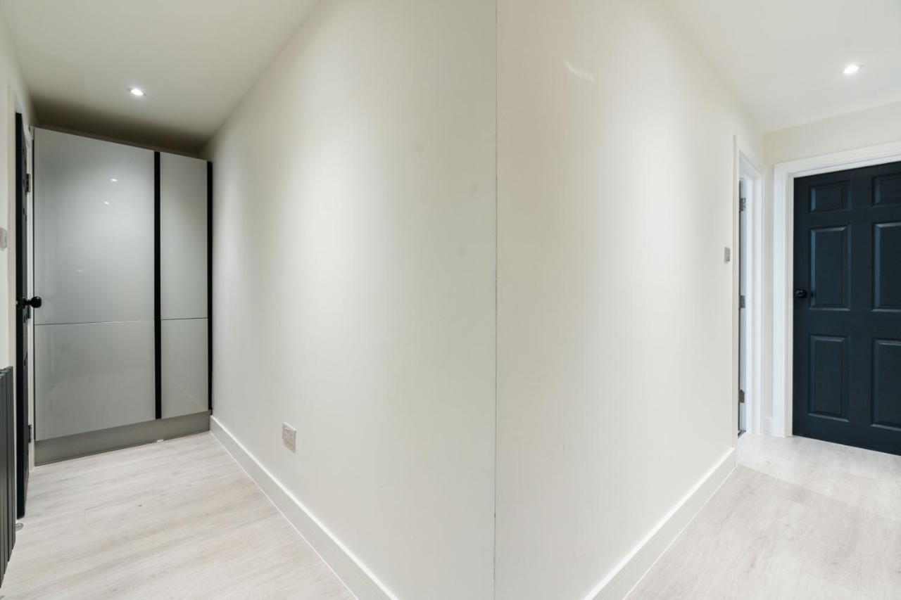 Apartment Spacious Modern 2 Bedroom Flat *