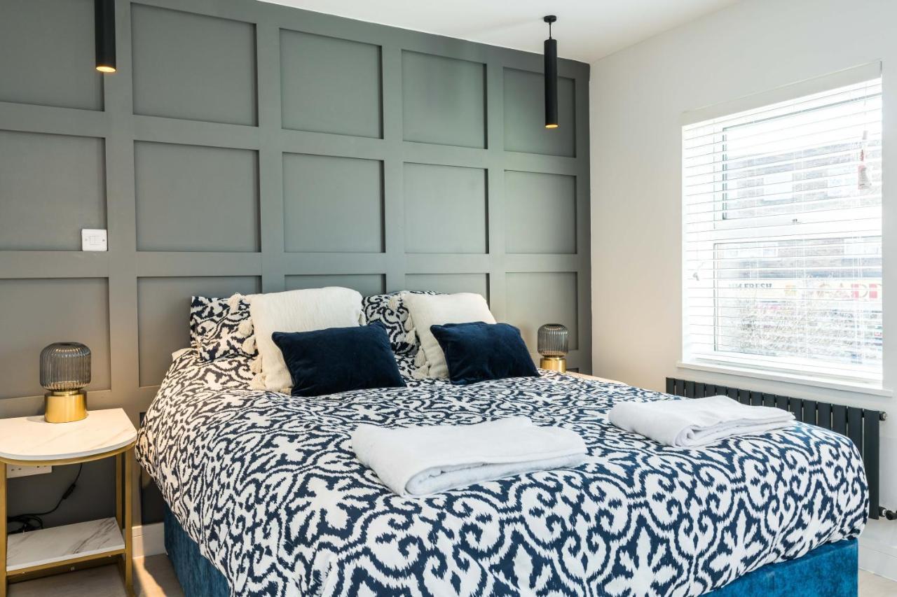 Spacious Modern 2 Bedroom Flat *