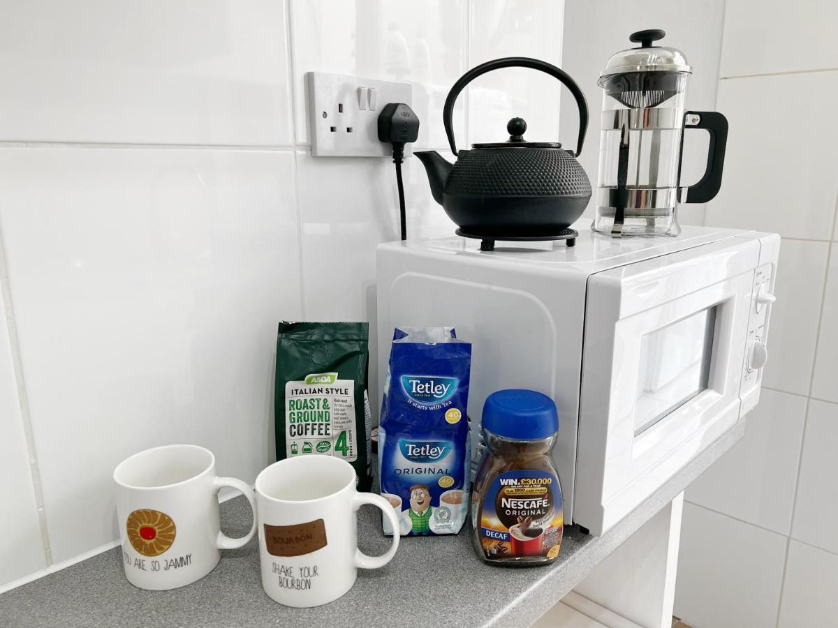 Pensionat Luxurious House Near Excel- Air Conditioning, 9 Beds, 2 Baths, Garden, Fast Wifi London