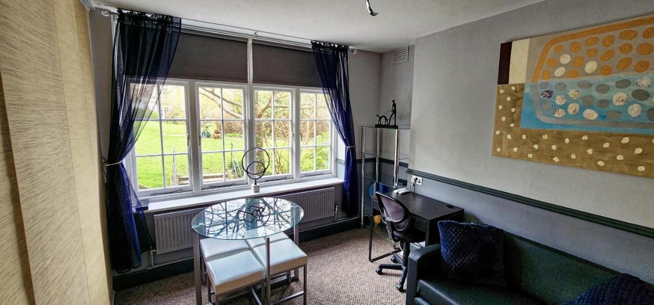 206mm Highgate Apartment