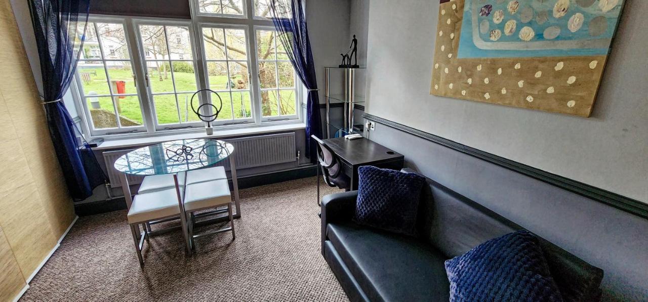 206mm Highgate Apartment *