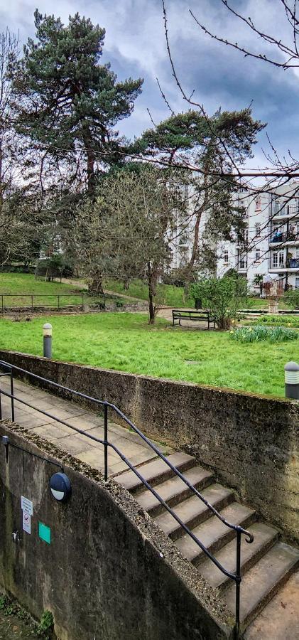 206mm Highgate * London