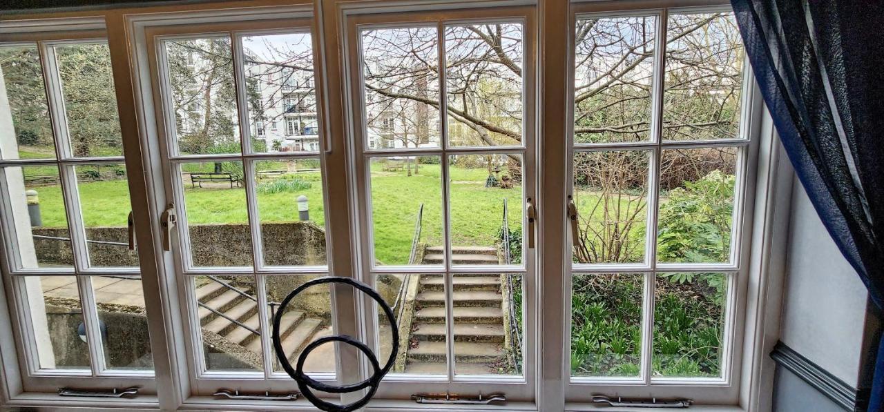 206mm Highgate Apartment