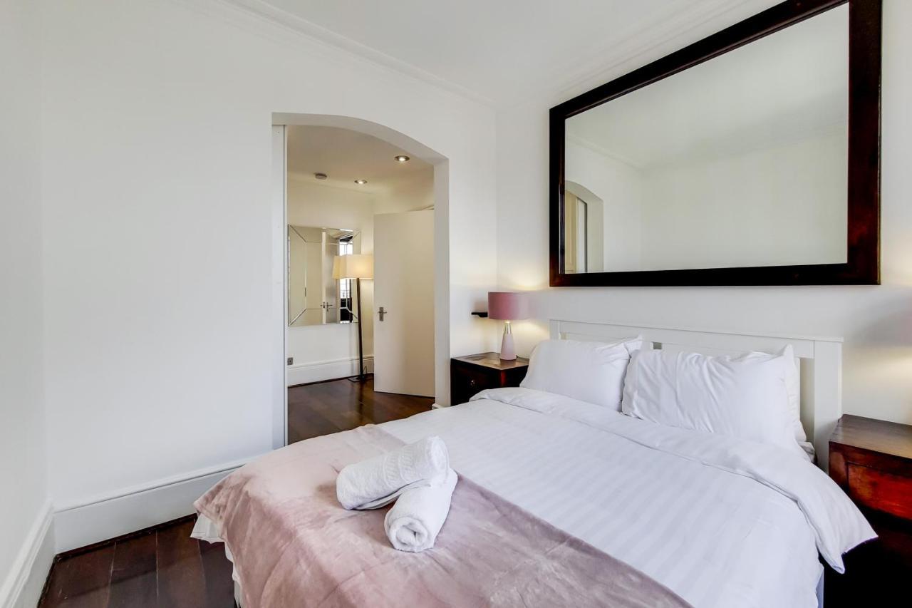 Apartment The Lyall Residences